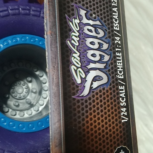 NWT Son-Uva Digger Monster Jam Grave Digger Truck Scale 1/24 Collectible - Picture 5 of 10